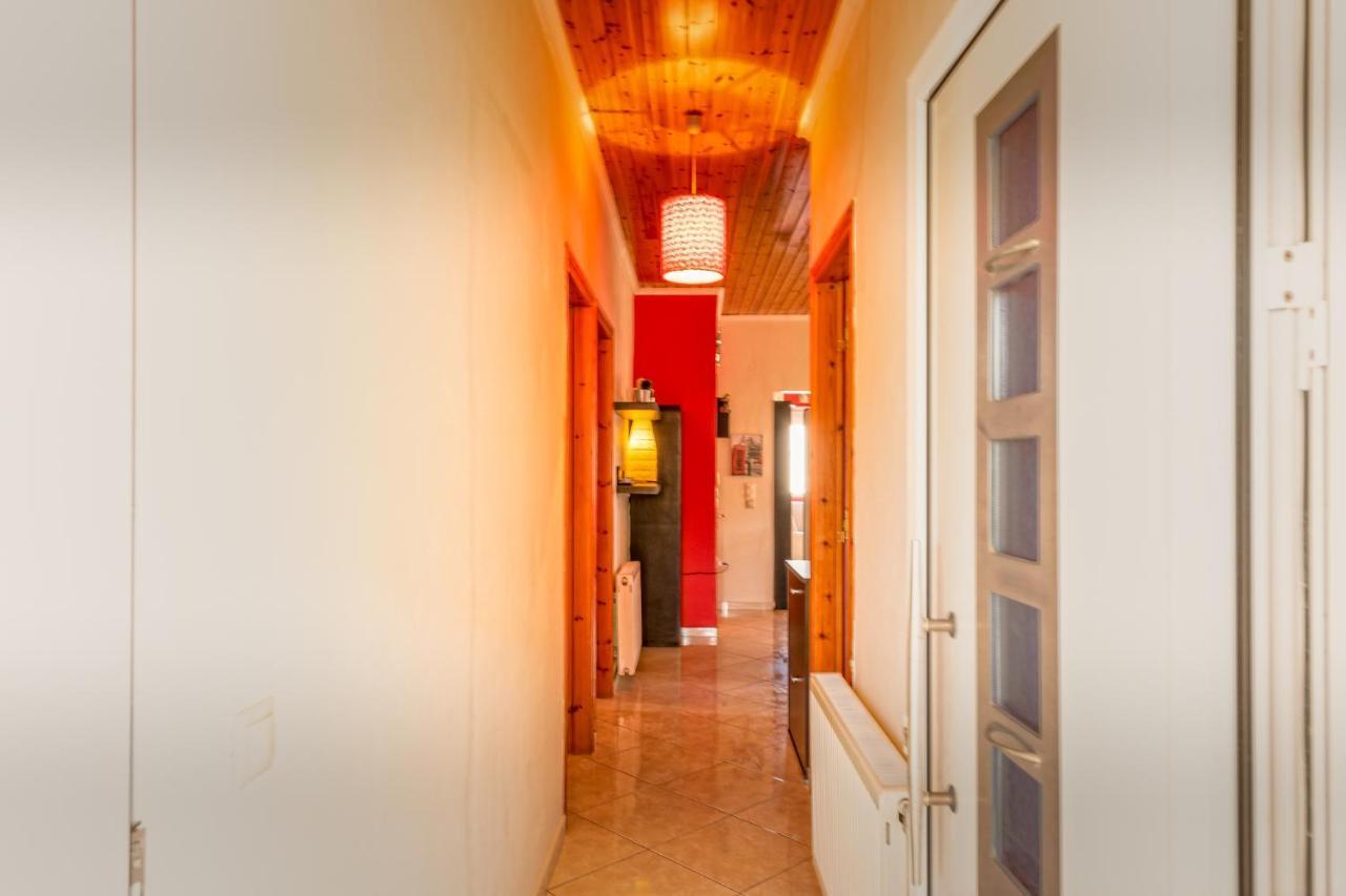 Elisavet Apts Kavos