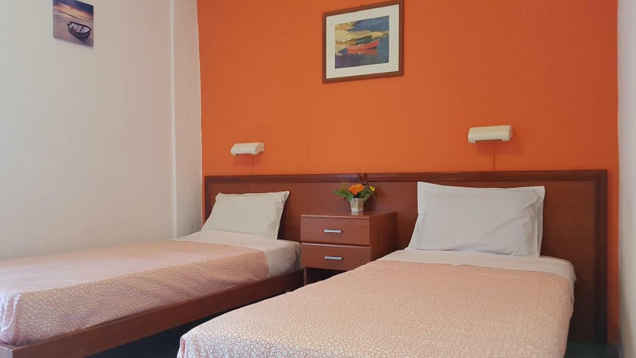 Elisavet Apts *
