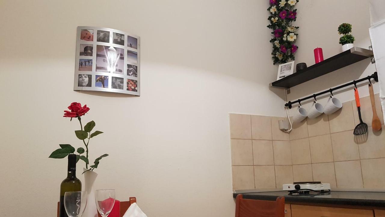 Elisavet Apts * Kavos