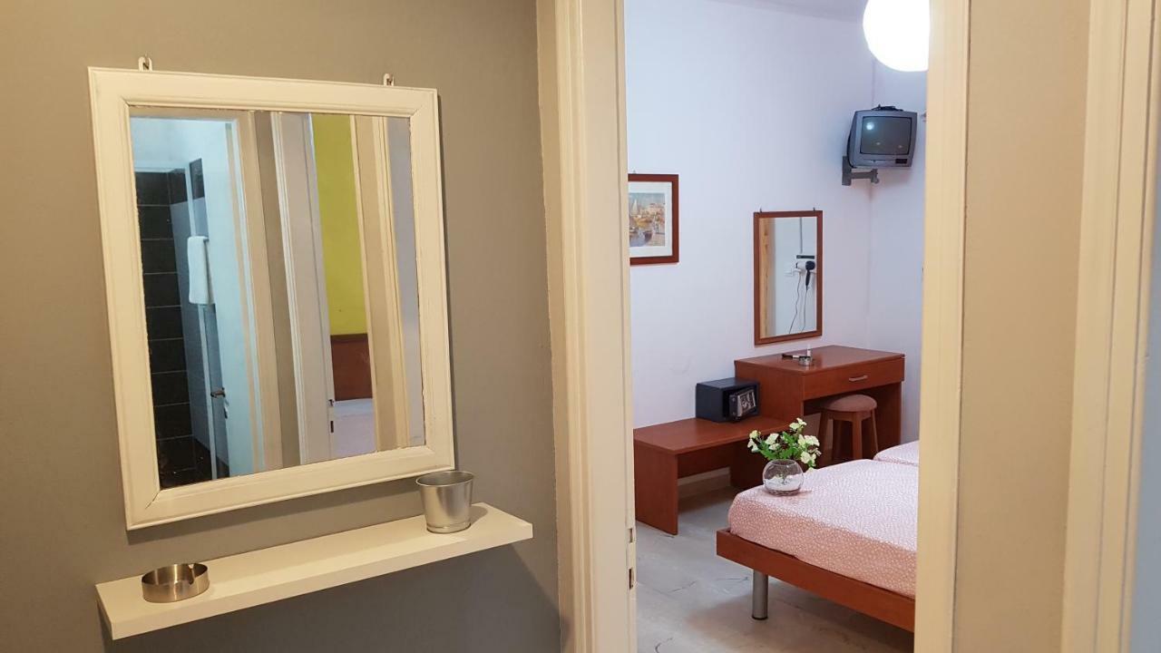 Elisavet Apts Kavos
